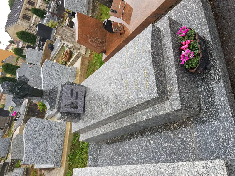 Tombe de Léon HOURDRY & Marie DELAIRE, Henri ALLAVOINE & Suzanne HOURDRY