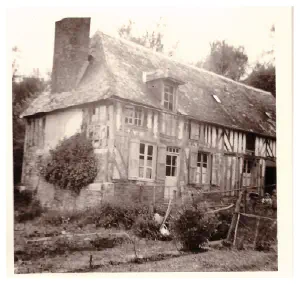 Le Bourgel coule le long de la maison