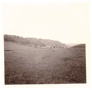 Le bâtiment que l'on paerçoit est un reste des communs de l'ancien château